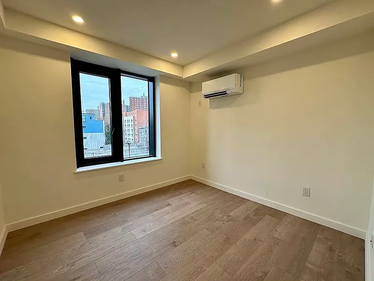 321 Franklin Ave #4A — Photo 7