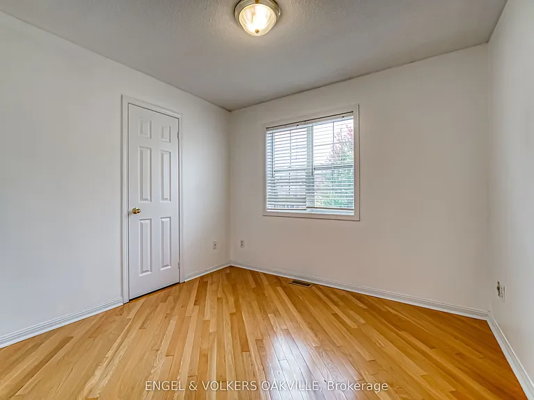 1121 Barclay Cir — Photo 10