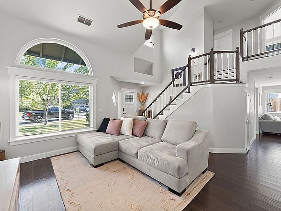 5th image of 1052 McRae Way