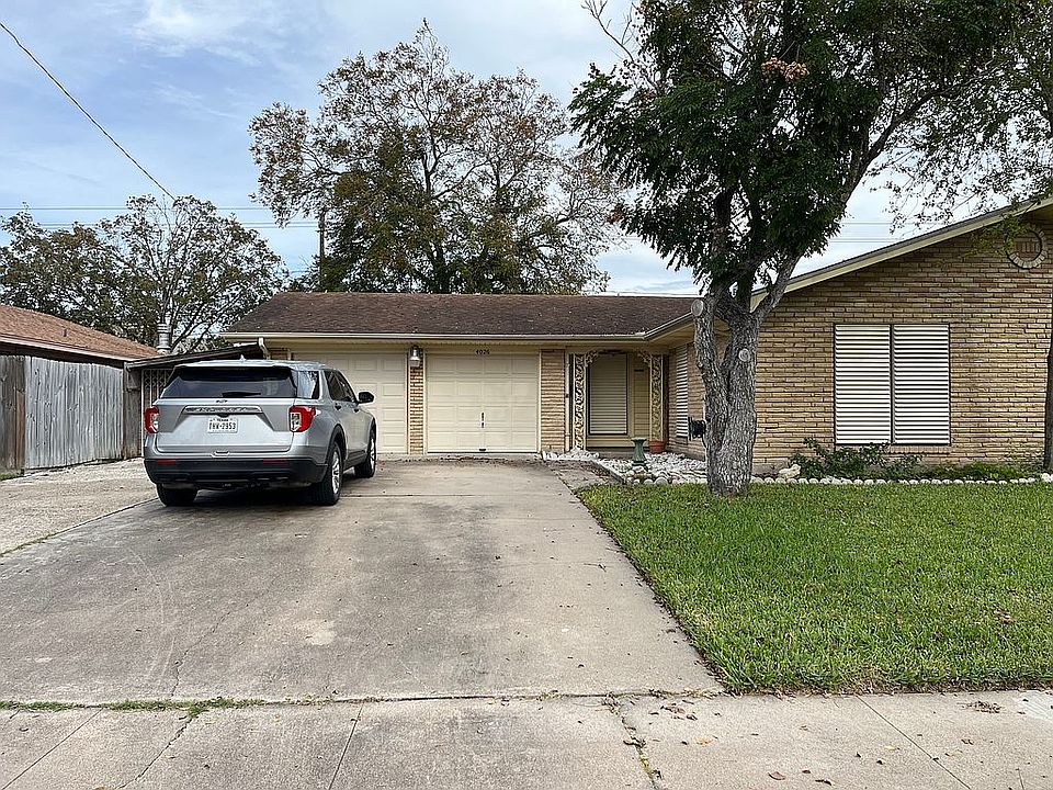 1st image of 4026 Manhattan Dr