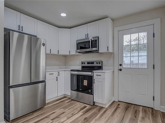 2nd image of 48 W Colin Dr