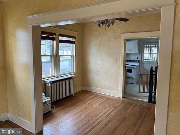 3rd image of 736 Easley St