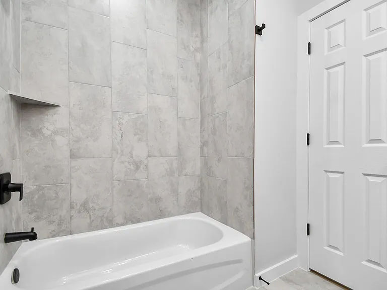 8122 Sterlingshire St #B — Photo 3