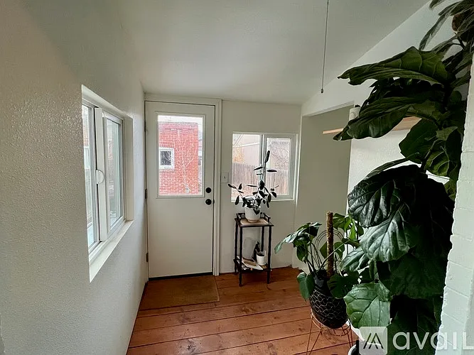 2441 N Vine St — Photo 13