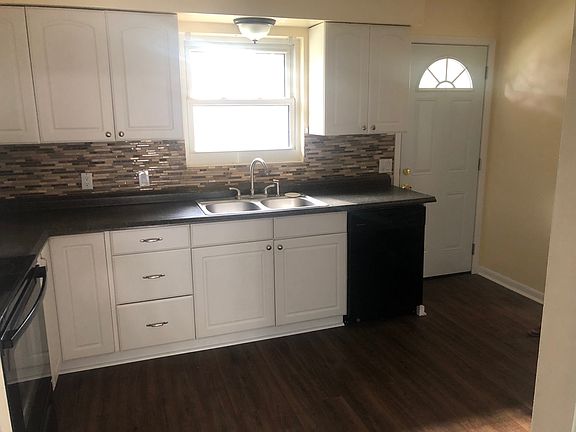 4th image of 3940 Yarborough Dr