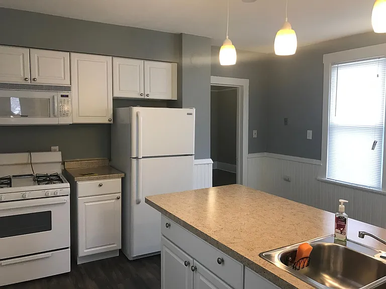 308 W Scott St — Photo 1