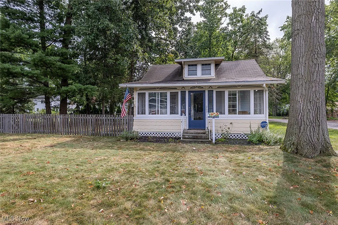263 Sunset Rd photo 1