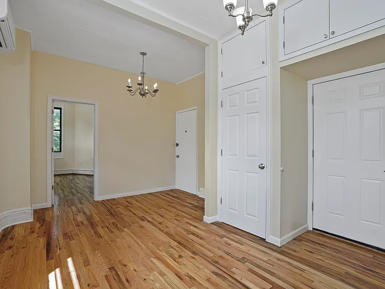 18 Russell St #2 — Photo 6