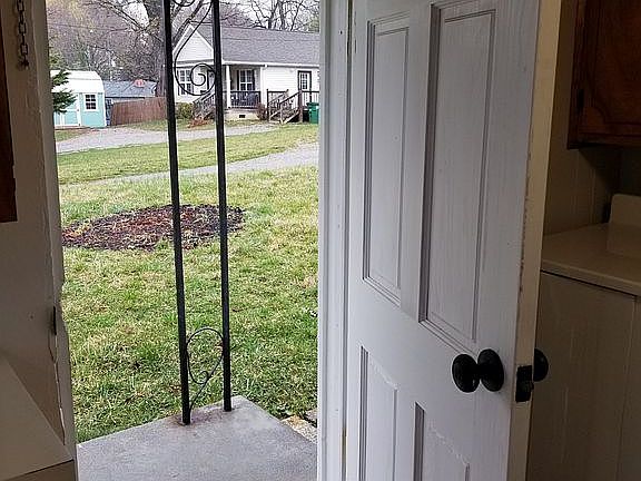 5th image of 700 Harless St