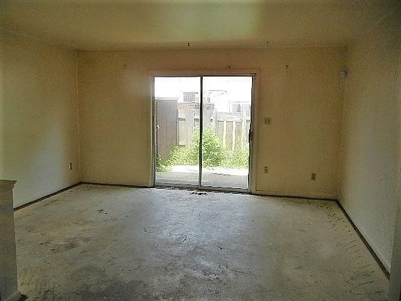 4th image of 1189 Woodbrook Ln APT C