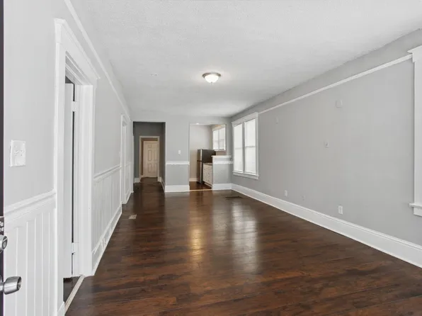 923 W Victory Dr, Savannah, GA 31405