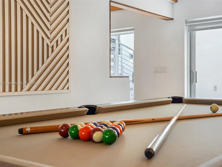 5910 N Bayshore Dr — Photo 12