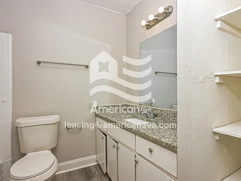 1544681_014_bathroom_14.jpg