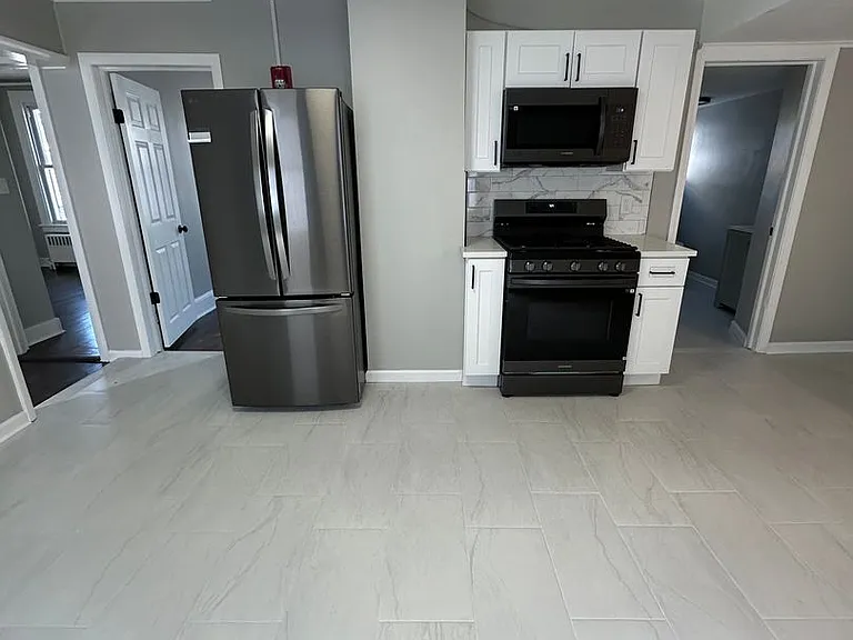177 Hart St — Photo 3
