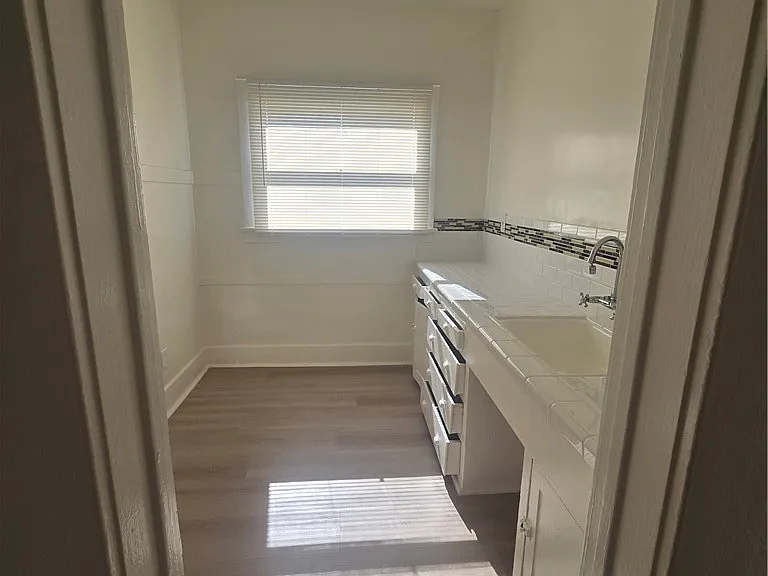 942 E 2nd St #7 — Photo 5