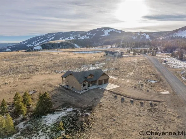 18 Rainbow Valley Lodge Rd, Centennial, WY 82055
