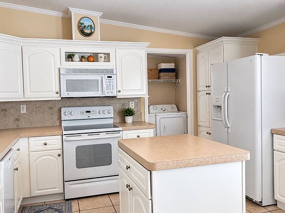 3rd image of 1116 W Lakeview Dr