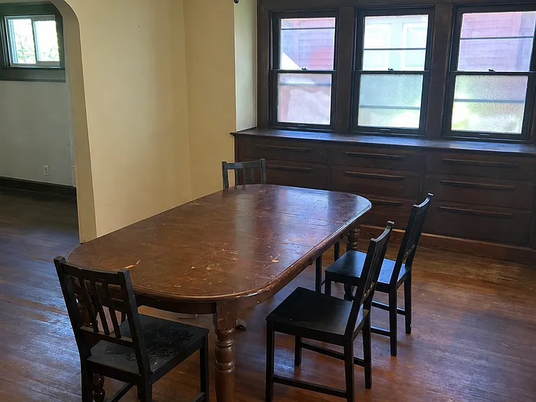 1364 N Gale St — Photo 4