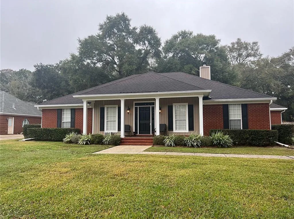 4 bed, 2.0 bath, 2350 sqft, $3,000 — Photo 1