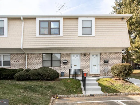 302 Silver Ct, Hamilton, NJ 08690