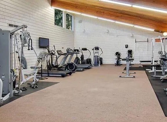 3rd image of 13957 NE 60th Way APT 135