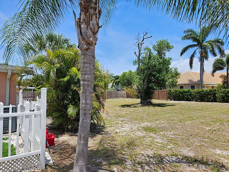 341 Bayshore Dr — Photo 43