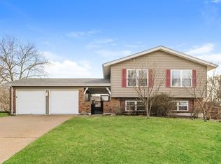 2706 Yaeger Rd, Saint Louis, MO 63129