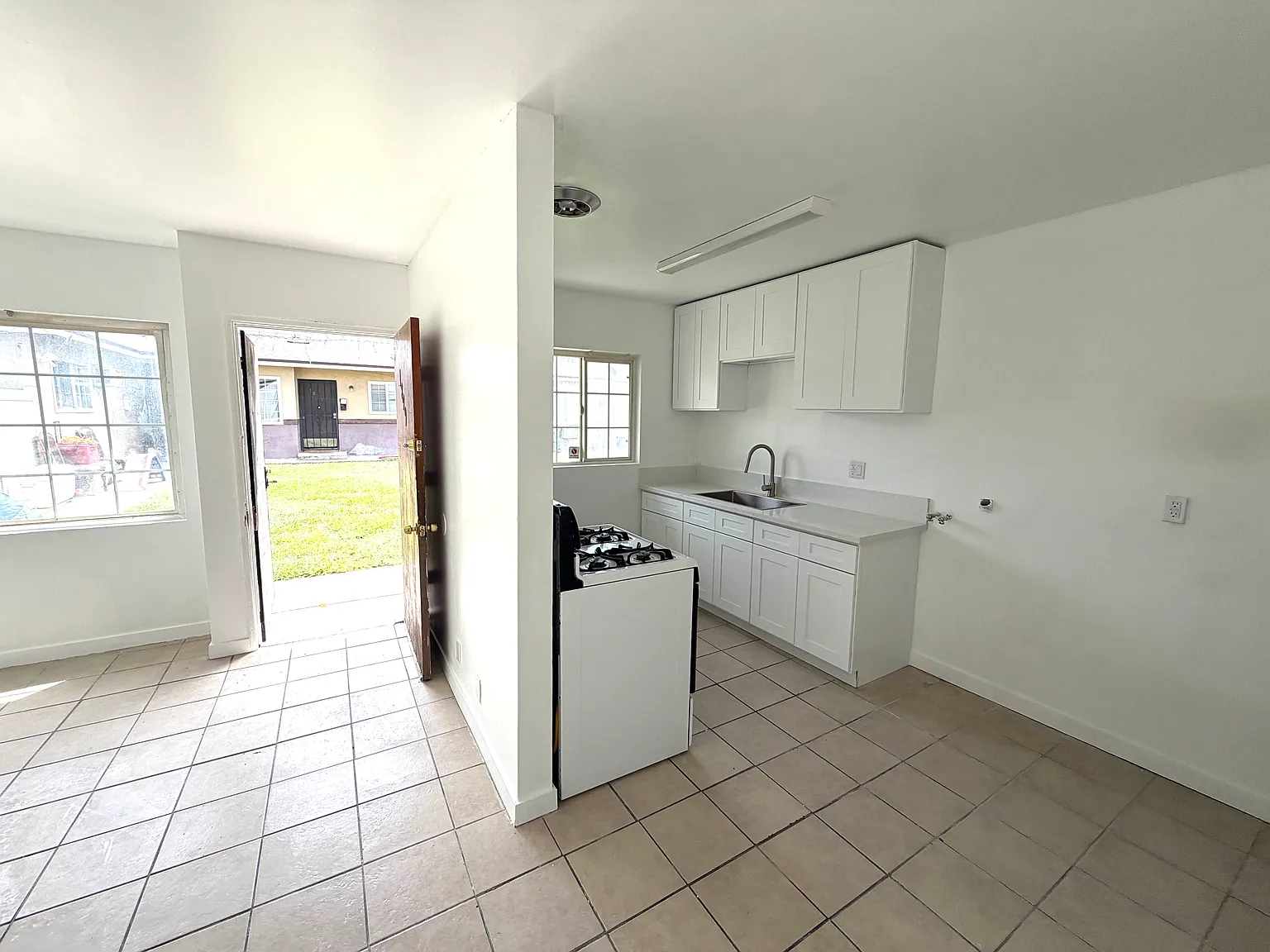 1 bed, 750 sqft, $1,800 — Photo 3