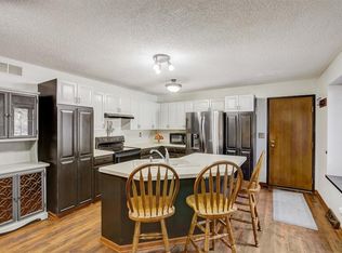 15601 W Brook Dr, New Berlin, WI 53151