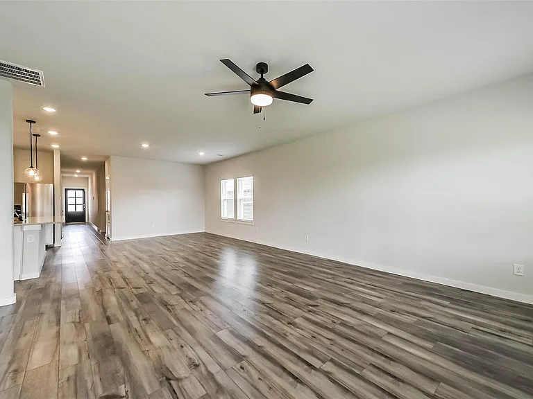 8515 Lake Groove Ln — Photo 7