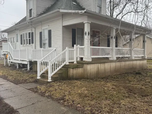 506 S Beech St, Arthur, IL 61911