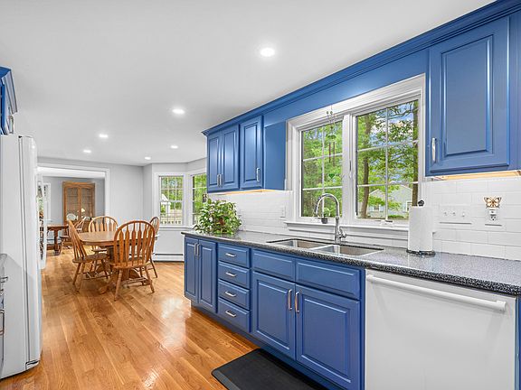 5th image of 12 Copley Place