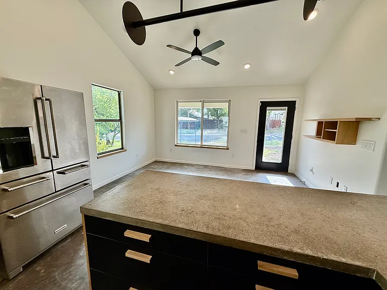 1304 Singleton Ave — Photo 5
