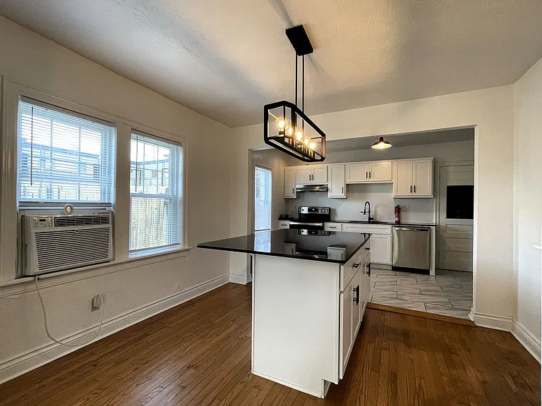 735 NE 14th St — Photo 5