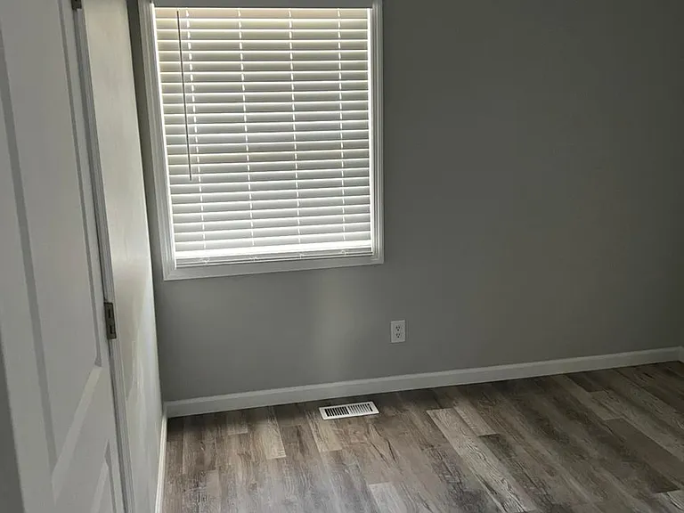 207 Herbert St — Photo 10