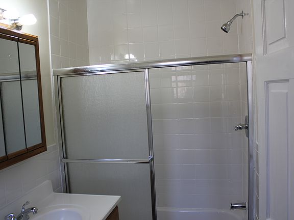 4th image of 8759 124th St APT 1L