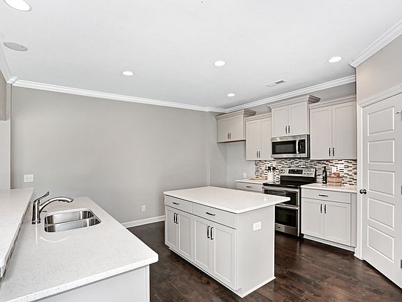 The Warwick This is a model representation, not the actual home