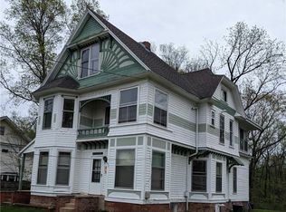 875 7th St, Charleston, IL 61920