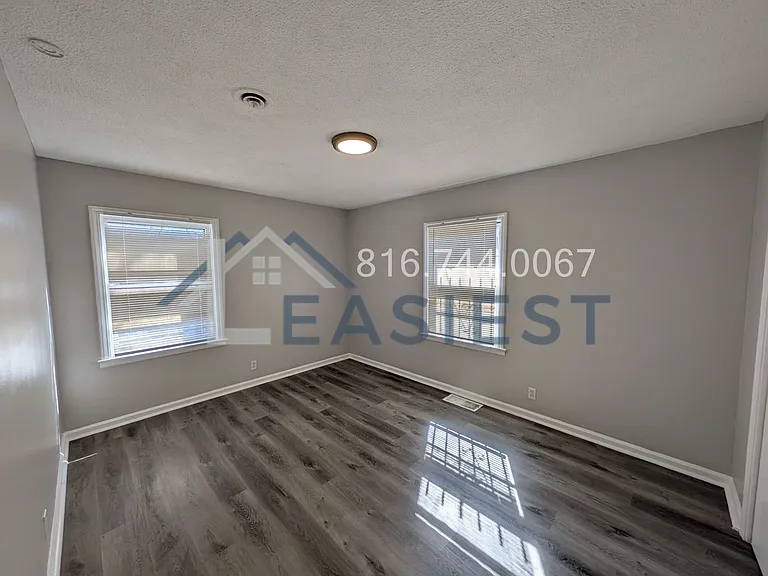 2405 E 58th St — Photo 11