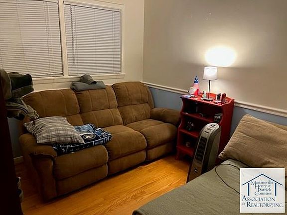 2nd image of 560 Woodlawn Ave