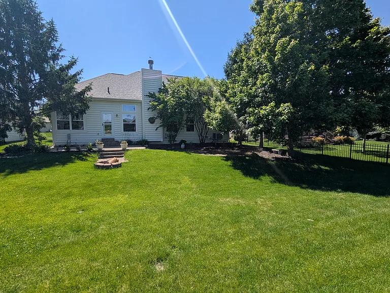 7707 Glenmore Dr — Photo 8