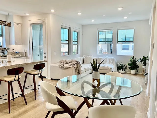 1 bed, 727 sqft, $3,200 — Photo 2