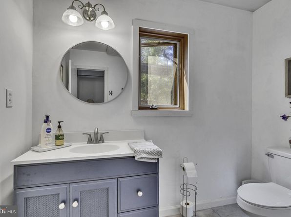 235 Calvert Dr, Lusby, MD 20657
