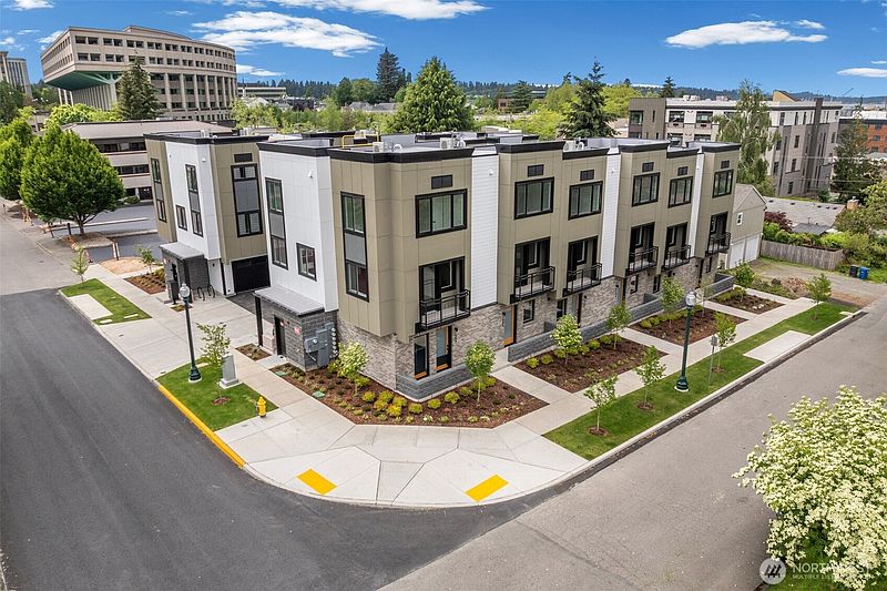 2nd image of 530 13th Avenue SE #106