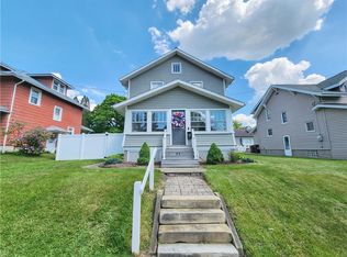 220 Edgewood Ave, Grove City, PA 16127