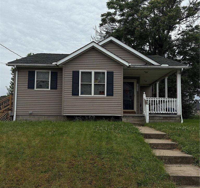 2nd image of 1010 6th St SW