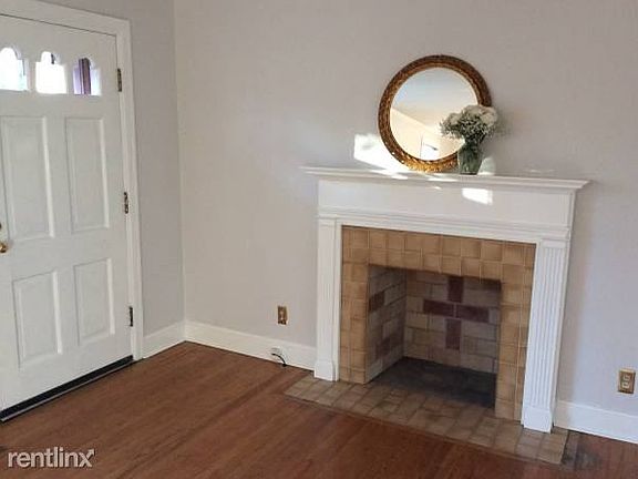 Adorable vintage features as expected in this fabulous 1940'