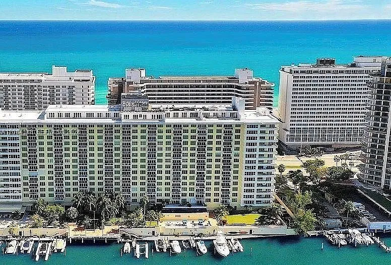 5600 Collins Ave #14D