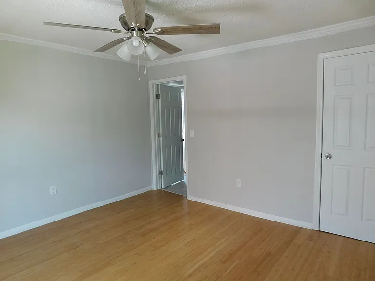 304 Avenue A — Photo 18