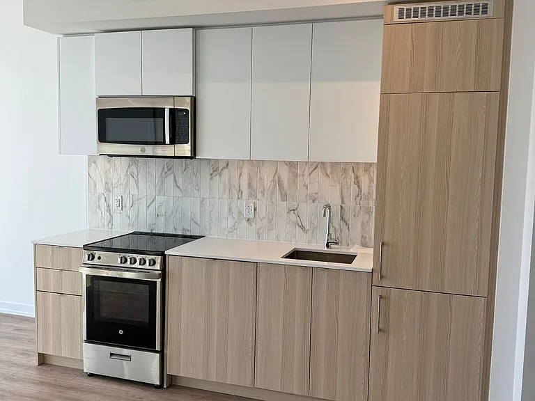 500 Dupont St #315 — Photo 7